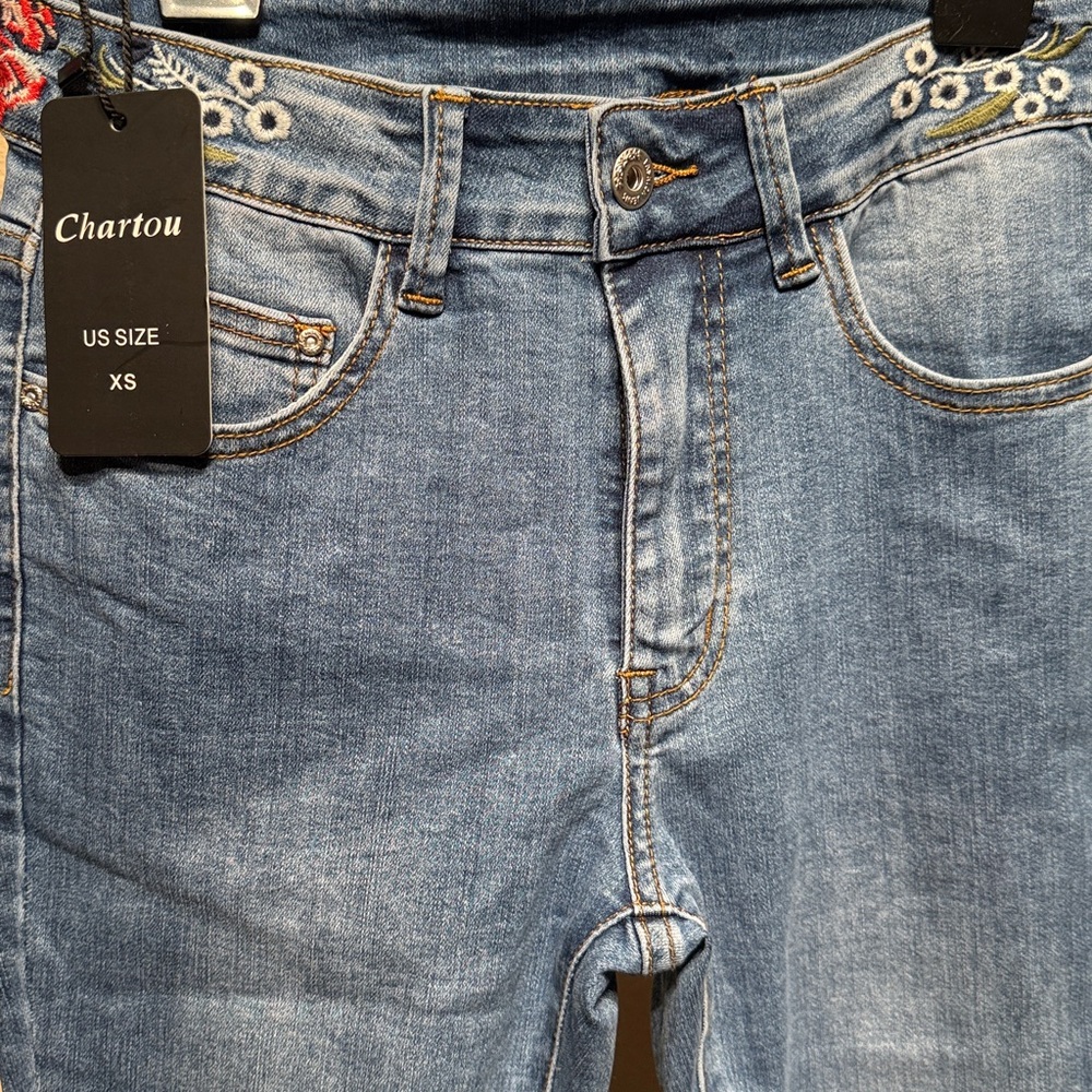 Women’s XS 2/4 vintage medium wash flare raw hem jeans with floral embroidery - Picture 5 of 7